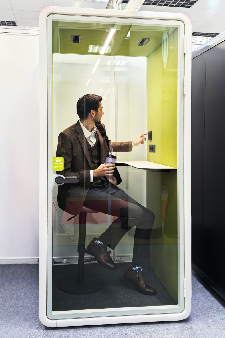 kasus perusahaan terbaru tentang Single people soundproof pod : introduction to Model S
